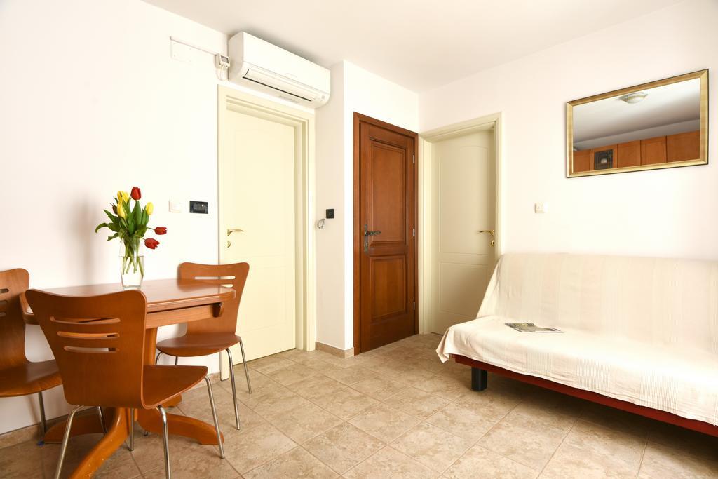 Apartments Kokolo Šibenik Zimmer foto